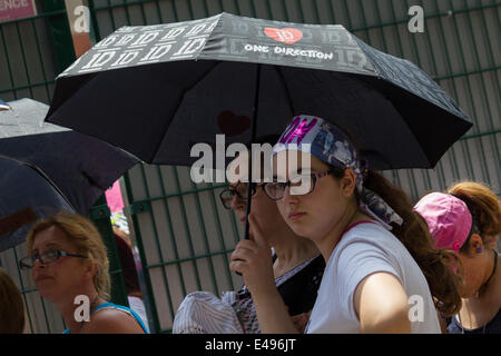 Turin, Italy. 6th July, 2014. Turin, Italy - 2014:07:06 - Thousands of fans anxiously waiting for the Turin's date of the concert of One Direction, the Anglo-Irish boy band that has won the hearts of teanagers Credit:  Elena Aquila/NurPhoto/ZUMA Wire/Alamy Live News Stock Photo