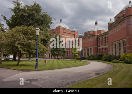 Wide view of Chancellor's Court, the University of Birmingham UK Stock Photo