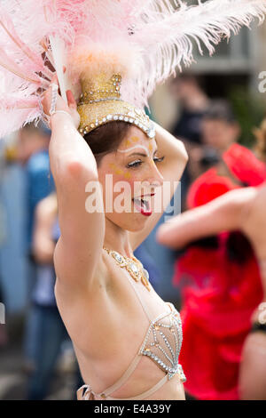 Bristol, UK. 5th July 2014. Dance troop celebrate St. Paul's Carnival Credit:  Paul Smith/Alamy Live News Stock Photo