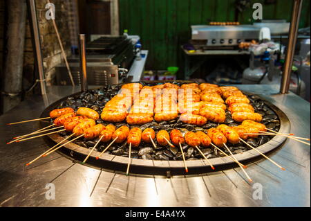 Fresh cooked food at the Shilin Night Market, Taipei, Taiwan, Asia Stock Photo
