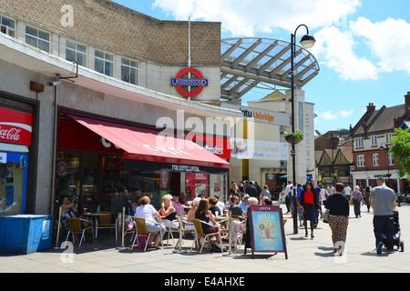 Costa Coffee Shop, High Street, Uxbridge, London Borough of Hillingdon, Greater London, England, United Kingdom Stock Photo