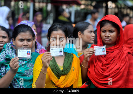 Dhaka, Bangladesh. 7th July, 2014. The Tazrin Garments workers protest in front of the Press Club in Dhaka against the irregularities in garments industry. The garment workers are demanding their due payment and bonuses. Credit:  Mohammad Asad/Pacific Press/Alamy Live News Stock Photo
