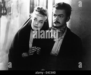 Simone Signoret, Serge Reggiani,  on-set of the Film, 'Casque d'Or', 1952 Stock Photo