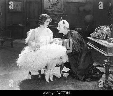 Norma Shearer, Lon Chaney, on-set of the Silent Film, 'He who Gets Slapped', 1924 Stock Photo