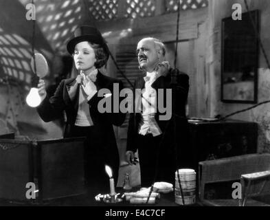 Marlene Dietrich, Paul Porcasi, on-set of the Film, 'Morocco', 1930 Stock Photo