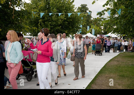 Hampton Court, London, UK. 8th July 2014.  Crowds at RHS Hampton Court Flower Show 2014 Credit:  Keith Larby/Alamy Live News Stock Photo