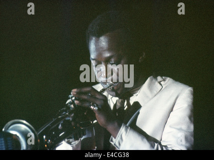 Miles davis 1960 hi-res stock photography and images - Alamy