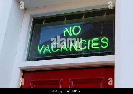 No Vacancies green neon sign Stock Photo