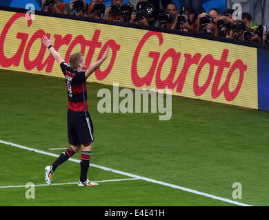 Belo Horizonte, Brazil. 08th July, 2014. Germany's Andre Schuerrle celebrates scoring the 0-7 goal during the FIFA World Cup 2014 semi-final soccer match between Brazil and Germany at Estadio Mineirao in Belo Horizonte, Brazil, 08 July 2014. Photo: Andreas Gebert/dpa/Alamy Live News Stock Photo