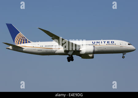 Tokyo Narita, Japan - May 16, 2014: A United Airlines Boeing 787 Dreamliner with the registration N26906 approaches Tokyo Narita Stock Photo