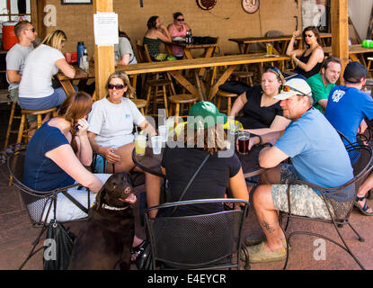 Visitors enjoying food & drink at Benson's Tavern & Beer Garden, an outdoor cafe, during the annual small town ArtWalk Festival Stock Photo