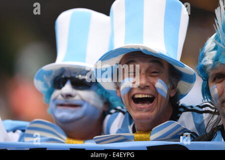 Sao Paulo, Brazil. 09th July, 2014. Supporters of Argentina cheer before the FIFA World Cup 2014 semi-final soccer match between the Netherlands and Argentina at the Arena Corinthians in Sao Paulo, Brazil, 09 July 2014. Photo: Marius Becker/dpa/Alamy Live News Stock Photo