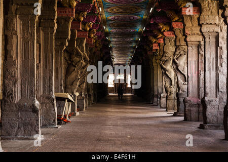 Passage in Sri Meenakshi Temple, Madurai, Tamil Nadu, India Stock Photo