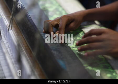 Weavers weave famous Jamdani Saree. A sharee is the traditional garment worn by women in the Indian subcontinent. It is a long s Stock Photo