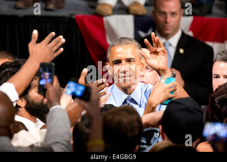Austin, Texas, US. 10th July, 2014. President Barack Obama attempts to shift the spotlight away from Texas immigration problems with a speech on the buoyant U.S. economy to a friendly audience at Austin's legendary Paramount Theater. Obama met privately with Gov. Rick Perry during a two-day swing through Texas. Credit:  Bob Daemmrich/Alamy Live News Stock Photo