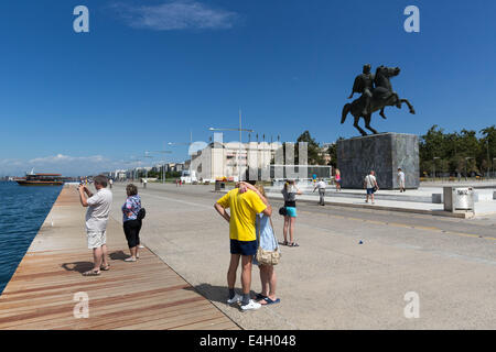 Thessaloniki, Greece. 11th July 2014. Tourists in front of a statue of Alexander the Great and his horse Bucephalus, during a sunny morning, in the city of Thessaloniki, Greece. The Association of Greek Tourism Enterprises (SETE) increased its estimate for international tourist arrivals in 2014 to 19 million from 18.5 million last year. Thessaloniki, Greece on July 11, 2014. Credit:  Konstantinos Tsakalidis/Alamy Live News Stock Photo