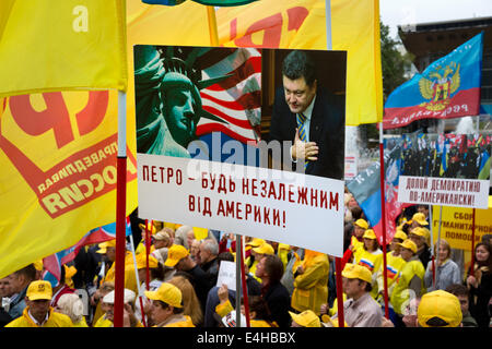 Moscow, Russia. 11h July, 2014. The Just Russia party activists rally in central Moscow in support of southeast Ukraine Credit:  Nikolay Vinokurov/Alamy Live News Stock Photo