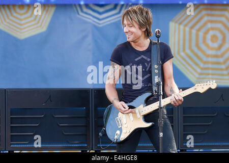 New York, USA. 11th July, 2014.  Keith Urban performs on ABC's 'Good Morning America' at Rumsey Playfield, Central Park, on July 11, 2014 in New York City. Credit:  Debby Wong/Alamy Live News Stock Photo