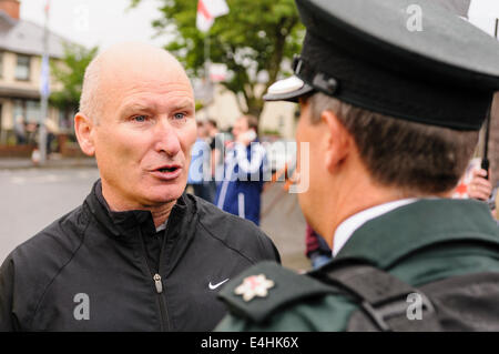 Belfast, Northern Ireland. 12 Jul 2014 - Billy Hutchinson from the Progressive Unionist Party (PUP) vents his anger at a PSNI Superintendant after witnessing perceived bias from the Police. Credit:  Stephen Barnes/Alamy Live News Stock Photo