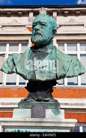 A bust of Sir Henry Tate situated in Windrush Square, Brixton. Stock Photo