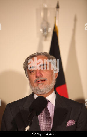 Presidential candidate John Kerry speaks to a luncheon meeting of the ...