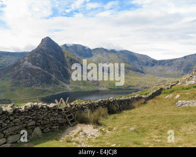 View to Llyn Ogwen lake with Mount Tryfan and Glyderau above Ogwen Valley from path to Carneddau in Snowdonia North Wales UK Stock Photo