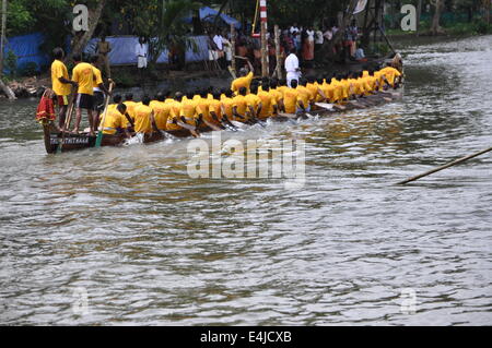 Snake Boat getting set for the race Stock Photo