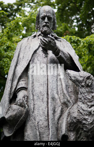 Alfred Tennyson, 1st Baron Tennyson, FRS (6 August 1809 – 6 October 1892) was Poet Laureate of Great Britain. Stock Photo