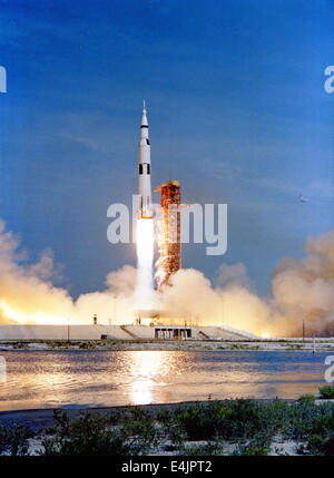 medium-distance view of Apollo 11 liftoff Stock Photo