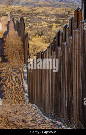 Massive 16 foot tall US border fence on border with Mexico,  6 miles east of Nogales Arizona, USA, looking east from US side Stock Photo