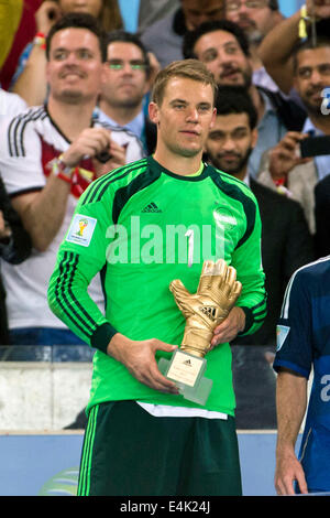 Manuel Neuer (GER), JULY 13, 2014 - Football / Soccer : Manuel Neuer of Germany holds the Golden Glove trophy during the FIFA World Cup Brazil 2014 Final match between Germany 1-0 Argentina at the Maracana stadium in Rio de Janeiro, Brazil. (Photo by Maurizio Borsari/AFLO) Stock Photo