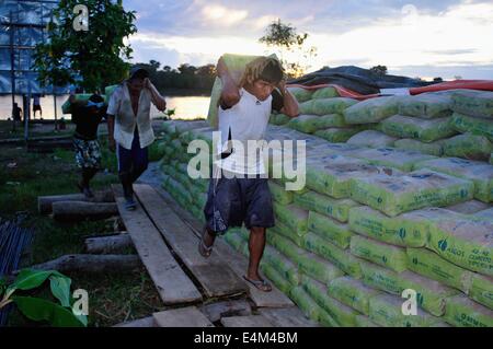 Cement downloading in Panguana. Department of Loreto .PERU Stock Photo