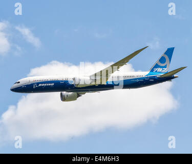 Farnborough, Hampshire, UK. 14th July, 2014. The Boeing 787 Dreamliner ends the flying display on the first day of the 2014 Farnborough International Airshow Credit:  Niall Ferguson/Alamy Live News