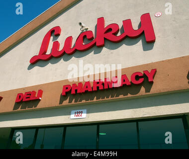 Lucky grocery store, California, USA Stock Photo