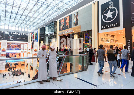 Men in Arab dress in Dubai Mall, one of the world's largest shopping malls with 1,200 shops and more Stock Photo