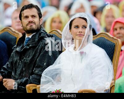 Prince Carl Philip of Sweden and his wife to be Sofia Hellqvist pose for photographs during the celebrations of Crown Princess' 37th birthday in Borgholm, Oeland island, Sweden, 14 July 2014. Photo: Patrick van Katwijk - NO WIRE SERVICE - Stock Photo