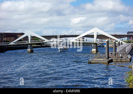 River Clyde cruise ship Rover passes under Tradeston Bridge (squiggly bridge) on River Clyde in central Glasgow Scotland Stock Photo