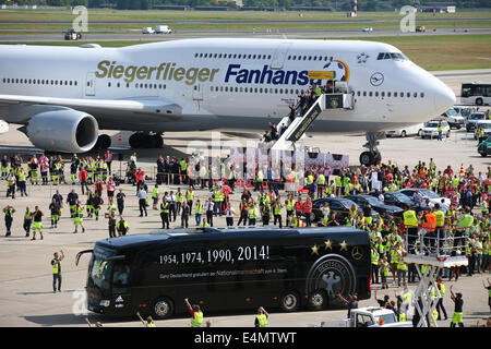 Berlin, Germany. 15th July, 2014. The bus of the German national soccer team is parked in front of the Team's airliner at Tegel Airport in Berlin, Germany, 15 July 2014.The German team on 13 July 2014 had won the Brazil 2014 FIFA Soccer World Cup final against Argentina by 1-0 to win the title for the fourth time after 1954, 1974 and 1990. Photo: JENS BUETTNER/DPA/Alamy Live News Stock Photo