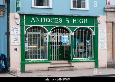 Antiques On High antique shop in High Street, Oxford. Stock Photo
