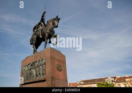 EUROPE, Croatia, Zagreb,  Kralija Tomislava Square,  Statue of First Croatian King Kralj Tomislav (910 - 928) Stock Photo