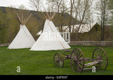 Elk203-3118 Canada, British Columbia, Historic Hat Creek Ranch, Indian tipis Stock Photo