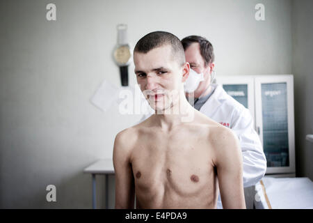 Tuberculosis and HIV in Moldova, examination on the TB ward in the prison of Chișinău, Moldova Stock Photo