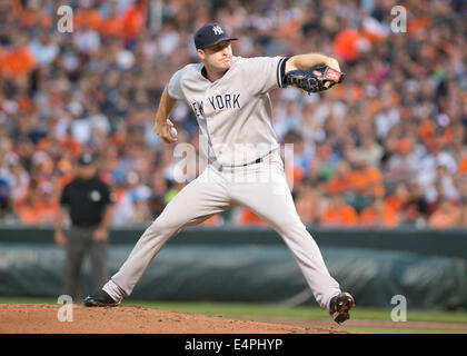 New York Yankees pitcher Ron Marinaccio (97) throws during the eighth  inning of a baseball game against the Chicago Cubs on Saturday, June 11,  2022, in New York. (AP Photo/Adam Hunger Stock