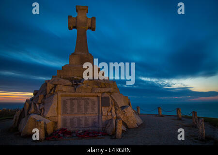 Twilight over World Wars I and II Memorial, overlooking the Atlantic Ocean at Newquay, Cornwall, England Stock Photo