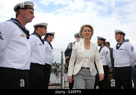 Eckernfoerde, Germany. 16th July, 2014. German Minister of Defence Ursula von der Leyen (CDU) walks inbetween navy soldiers in Eckernfoerde, Germany, 16 July 2014. Von der Leyen visits the First Submarine Squadron, the Marine Special Forces Command and the Marine Infantry Battalion. Photo: Axel Heimken/dpa/Alamy Live News Stock Photo