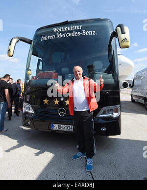 Berlin, Germany. 15th July, 2014. HANDOUT - Germany's DFB bus driver Wolfgang Hochfellner stands in front of the team's Mercedes-Benz bus during the World Cup party at the Brandenburg Gate after team Germany arrived back in Germany in Berlin, Germany, 15 July 2014. The German team won the Brazil 2014 FIFA Soccer World Cup final against Argentina by 1-0 on 13 July 2014, winning the world cup title for the fourth time after 1954, 1974 and 1990. Photo: Markus Gilliar/GES/DFB/dpa (ATTENTION: Editorial use only and mandatory credit 'Photo: Markus Gilliar/GES/DFB/dpa')/dpa/Alamy Live News Stock Photo