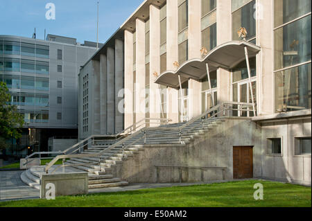 Manchester Crown Court, based in Crown Square in Dolefield, Spinningfields, UK. Stock Photo