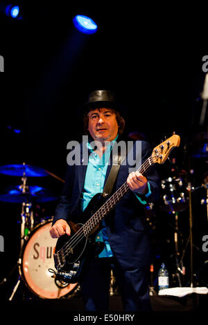 John Bentley performing live with Squeeze at Larmer Tree Festival 17th July 2014 Stock Photo