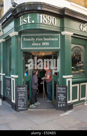 Goddards Pie and Mash Shop in Greenwich London Stock Photo