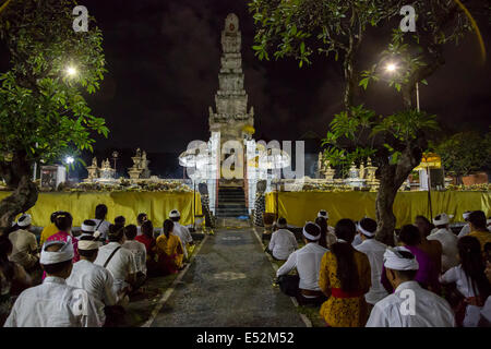 Denpasar, Bali, Indonesia.  Worshipers Attending Religious Ceremony on Occasion of the Full Moon.  Pura Jagatnatha Temple. Stock Photo